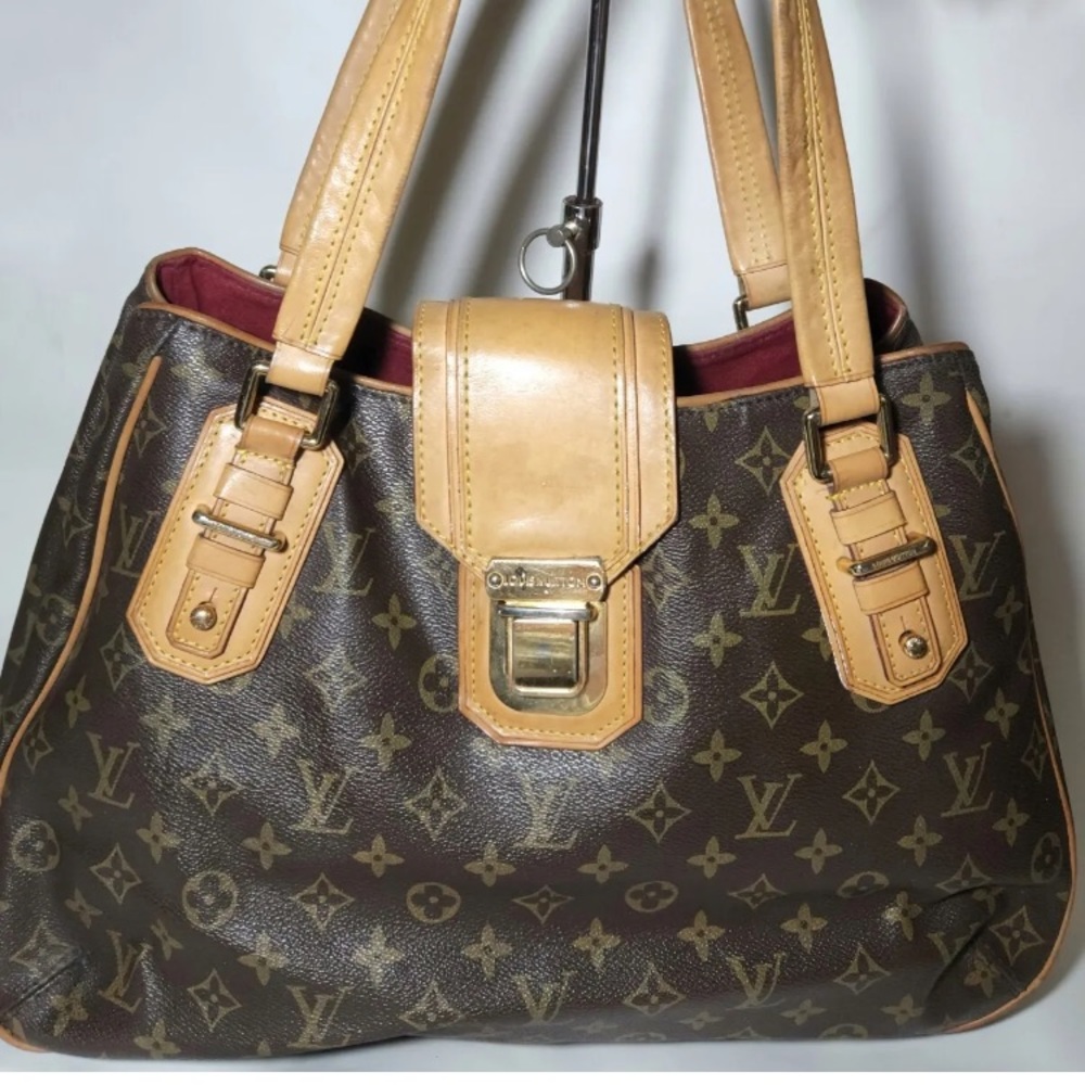 Authentic Louis Vuitton Greit GM preowned handbag